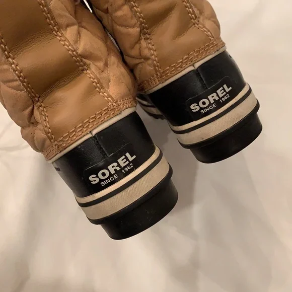 Sorel Tan and Black Winter Boots - Picture 4 of 11